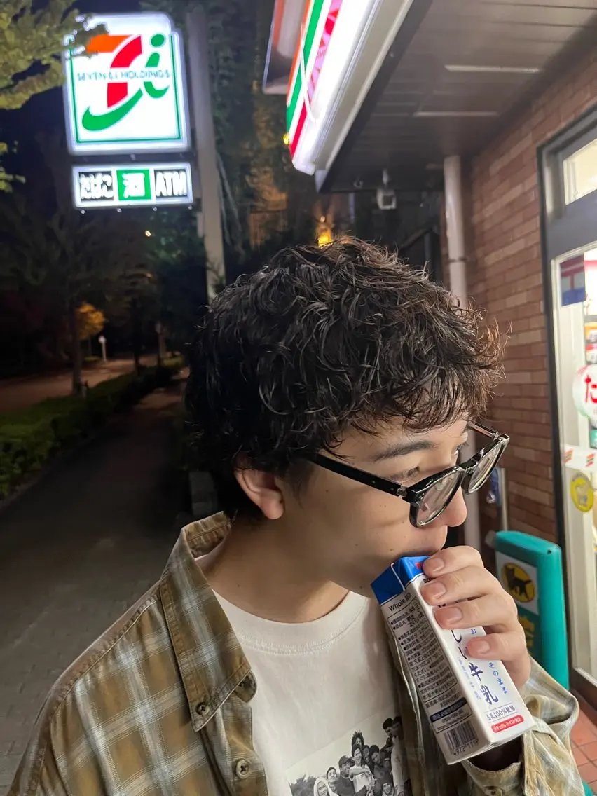 ショート メンズ メンズパーマ メンズショート スパイキーショート メンズベリーショート ベリーショート 縮毛矯正／艶カラー アオキタイキのヘアスタイル