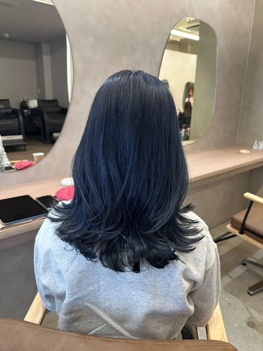 カラー ブリーチ ブルーカラー ネイビーカラー ヘアカラー トリートメント 艶髪/ブリーチなし Wカラー🌺yuiのヘアスタイル