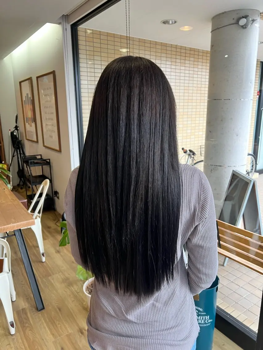 ロング カラー 黒髪 ブルーカラー ブルーブラック ヘアカラー トリートメント ツキダテ ユイのヘアスタイル