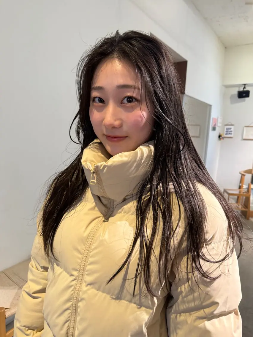 カラー ブリーチ グレージュ 南部 綾音のヘアスタイル