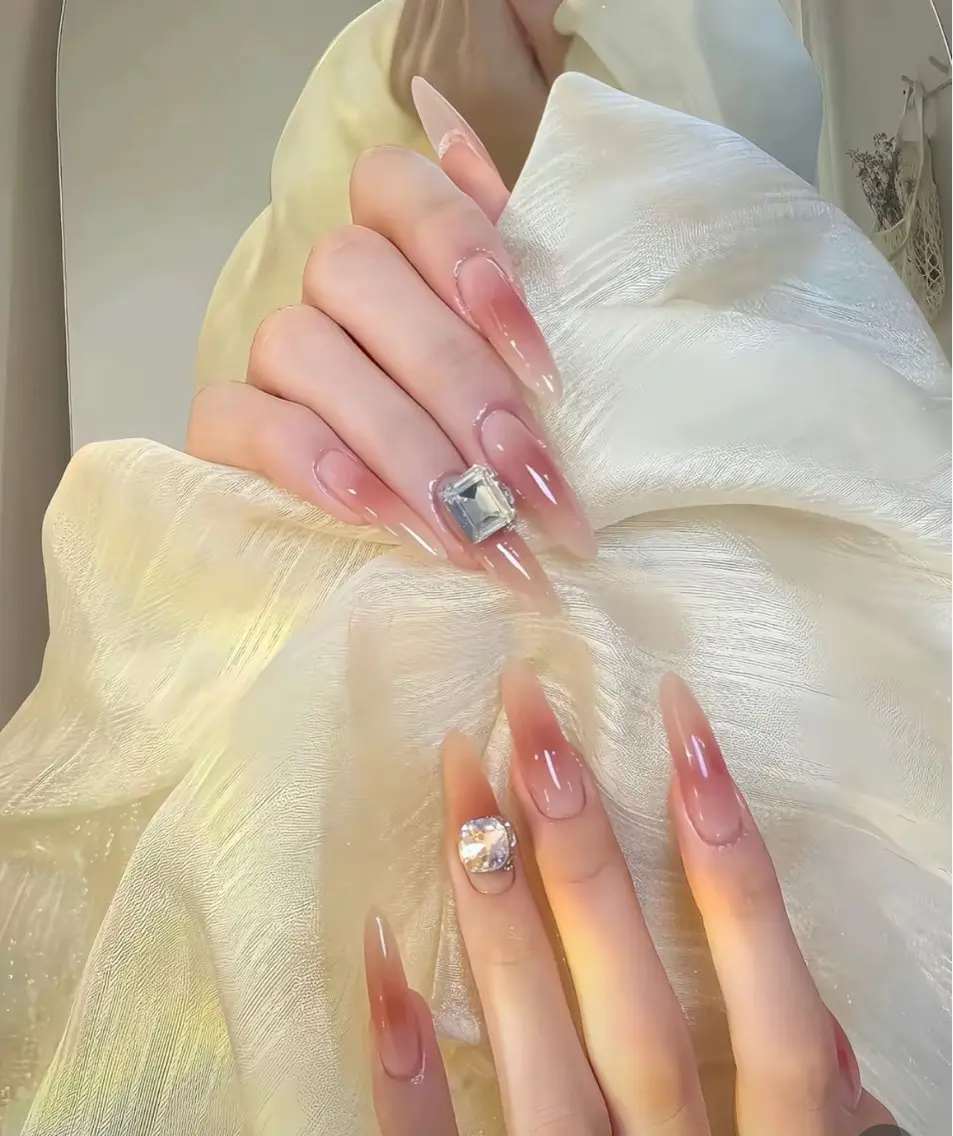 ネイル オーロラネイル クリアネイル フラッシュネイル ジェルネイル グラデーション ハンドネイル Amee Nail Salonのネイルデザイン