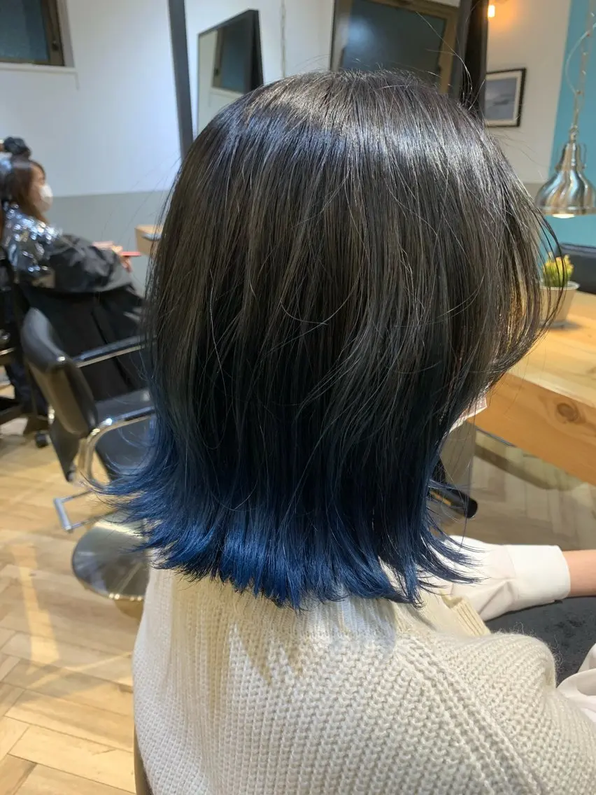 ミディアム カラー ブルーカラー デザインカラー グラデーションカラー ボブショート/岩崎 明生のヘアスタイル