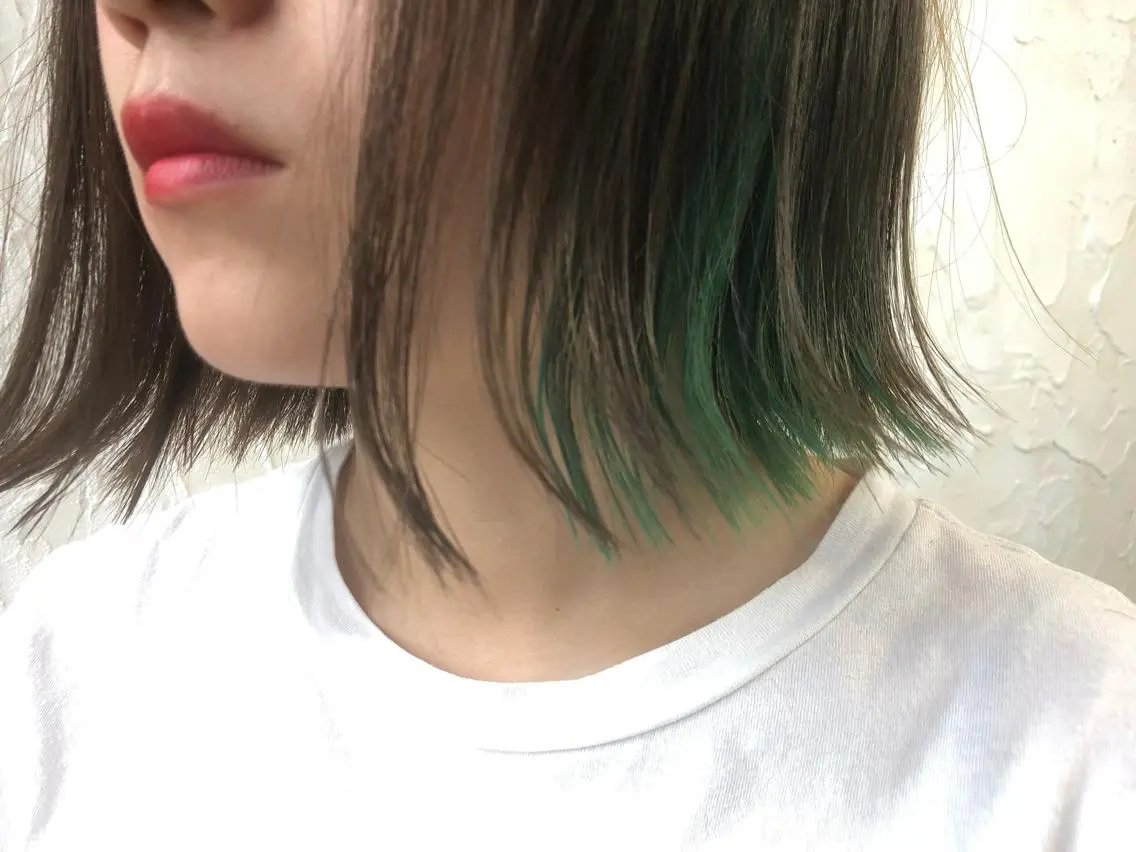 カラー インナーカラー 佐々岡 亮介のヘアスタイル