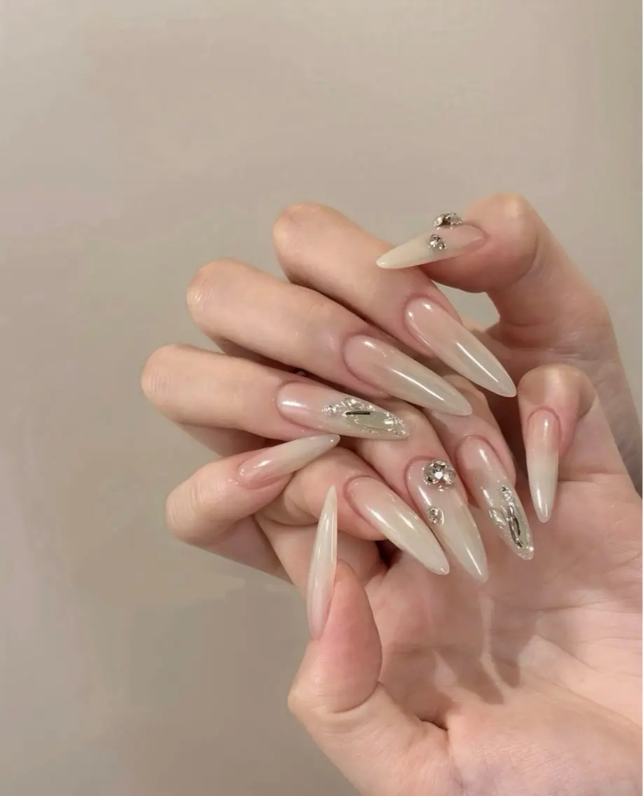 ネイル アートネイル チークネイル ドット フットネイル フレンチネイル ハンドネイル フットネイル 🌱Rina🎀 Mikaのネイルデザイン