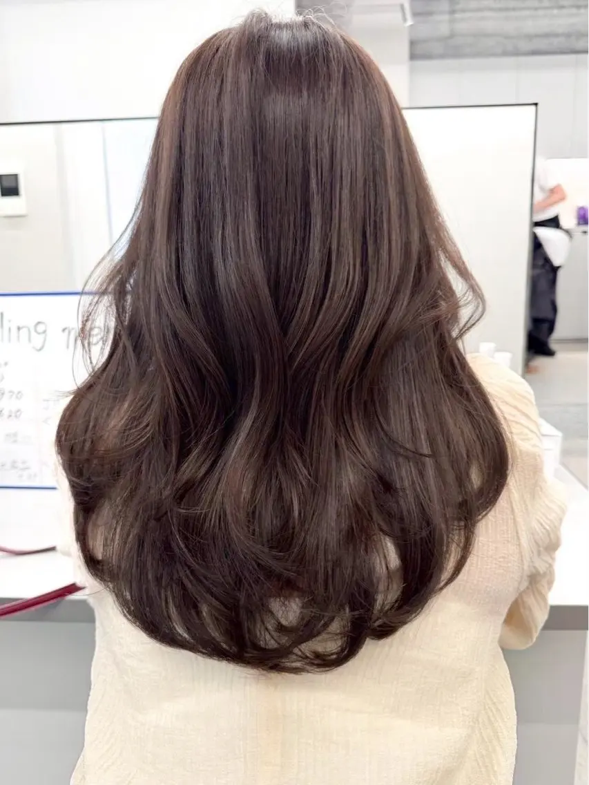 ロング レイヤーカット 新實 ゆりあのヘアスタイル