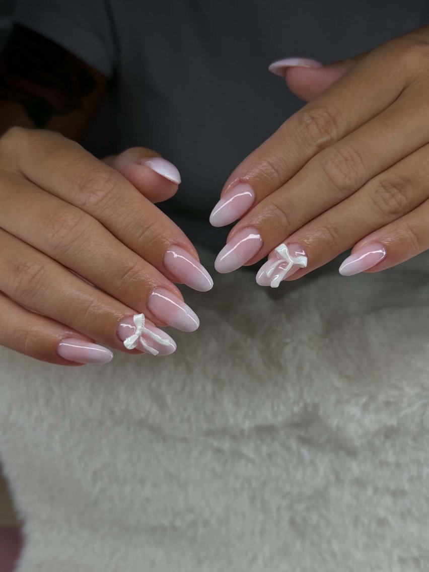 ネイル 韓国ネイル マグネットネイル ニュアンスネイル ワンホンネイル Nini 🎀のネイルデザイン