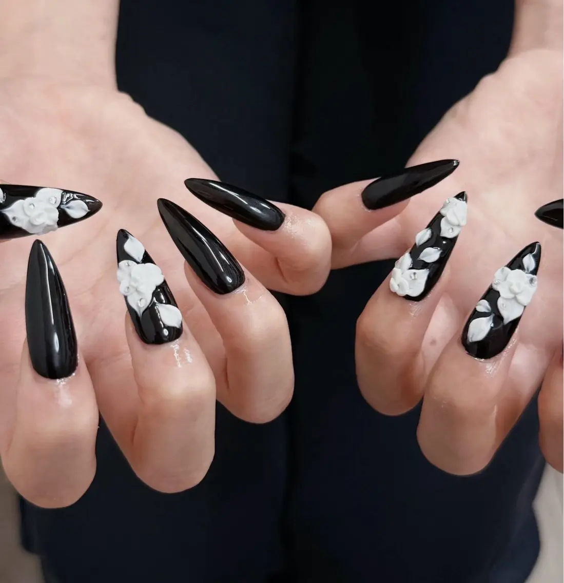 ネイル 長さ出し ガーリー キラキラネイル 韓国ネイル 水色 ハンドネイル ICE Nailsのネイルデザイン