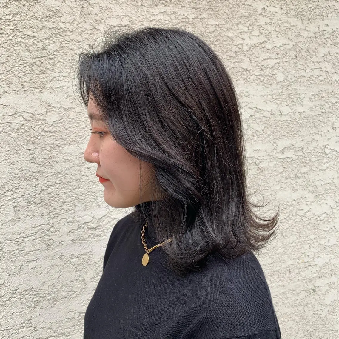 ミディアム カラー ヘアアレンジ ダークグレー 韓国風ヘア 外ハネヘア 韓国×髪質改善特化 💍maki💍のヘアスタイル