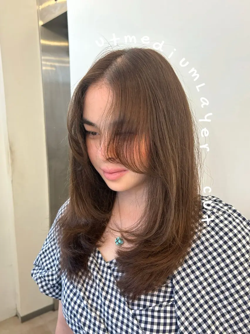 セミロング カラー ベージュカラー ミルクティーベージュ レイヤーカット カット ヘアカラー ハイレイヤー✖️髪質 改善カラーmeguのヘアスタイル