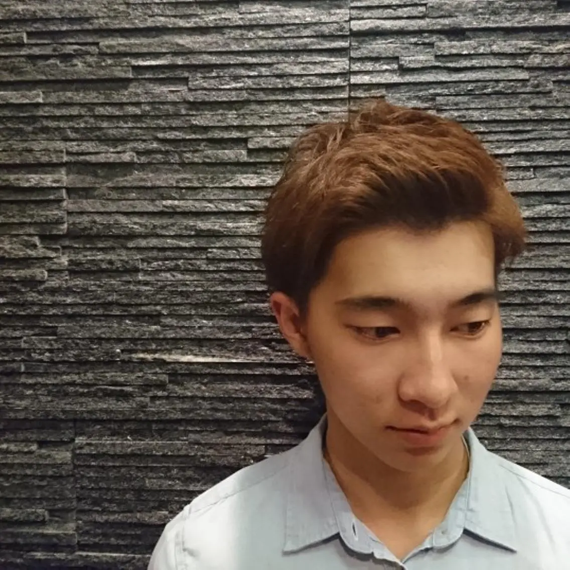 ミディアム BroTokyo マルのヘアスタイル