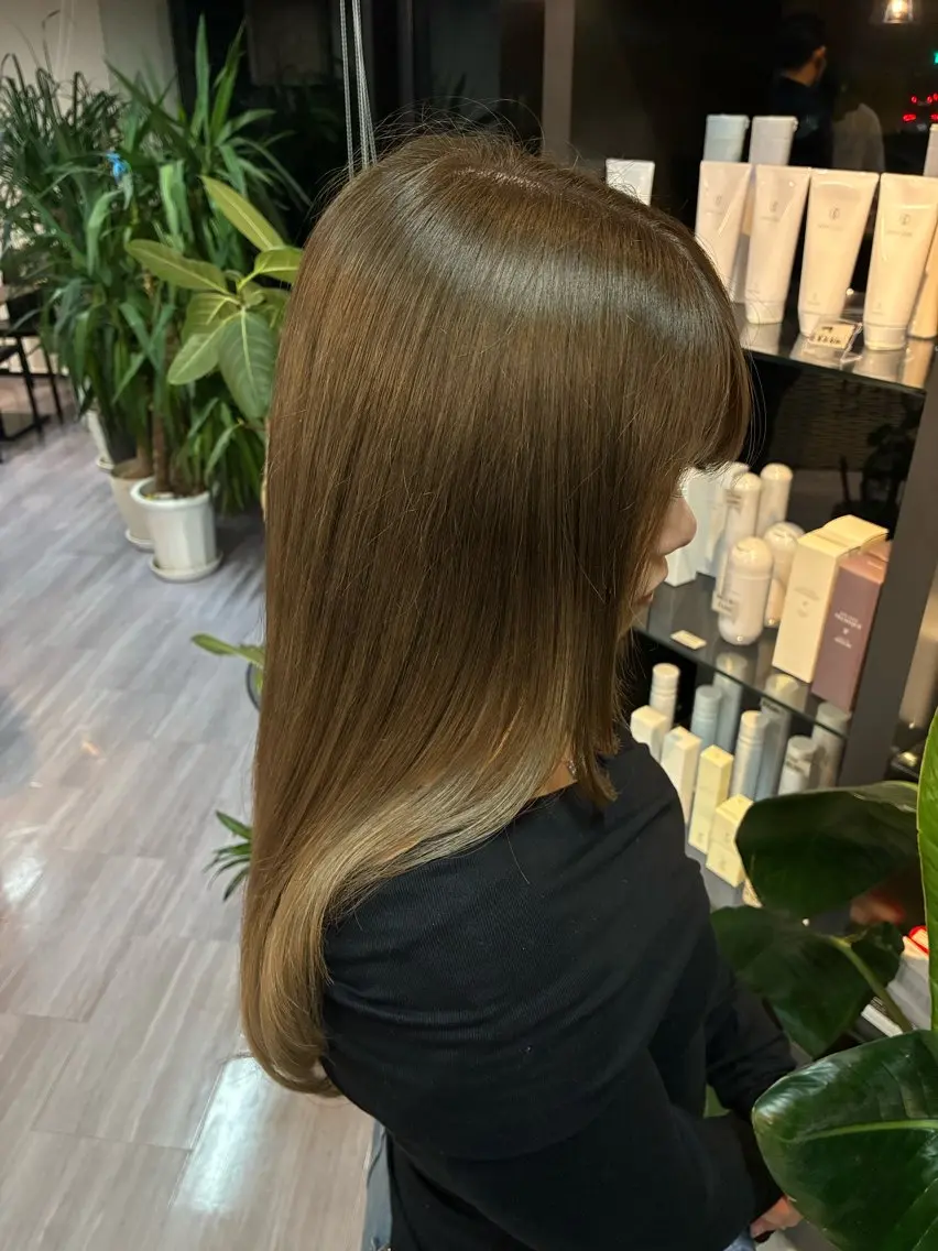 ロング カラー ベージュカラー 透明感カラー ハイトーンカラー オリーブベージュ ヘアカラー arika もえのヘアスタイル