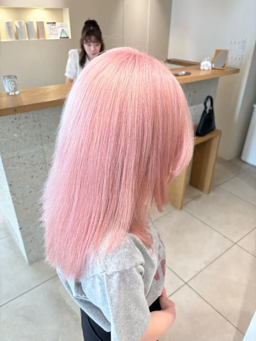 セミロング カラー ハイトーンカラー ピンクカラー 似合わせカットカラー りおなのヘアスタイル