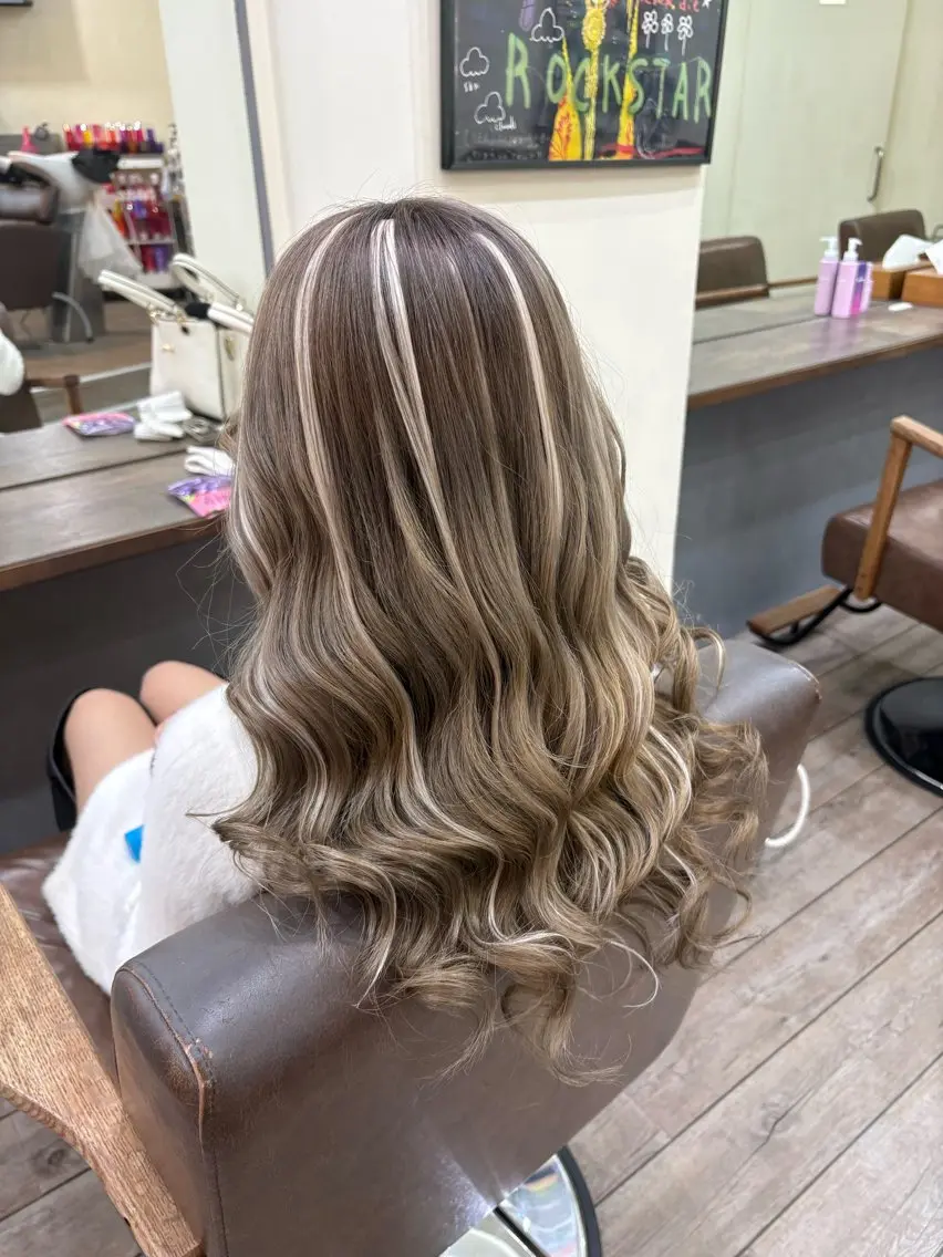 ロング カラー シールエクステ ダブルカラー ハイライトカラー エクステ ハイライト ヘアカラー WEST OLAND 黒坂佳乃のヘアスタイル