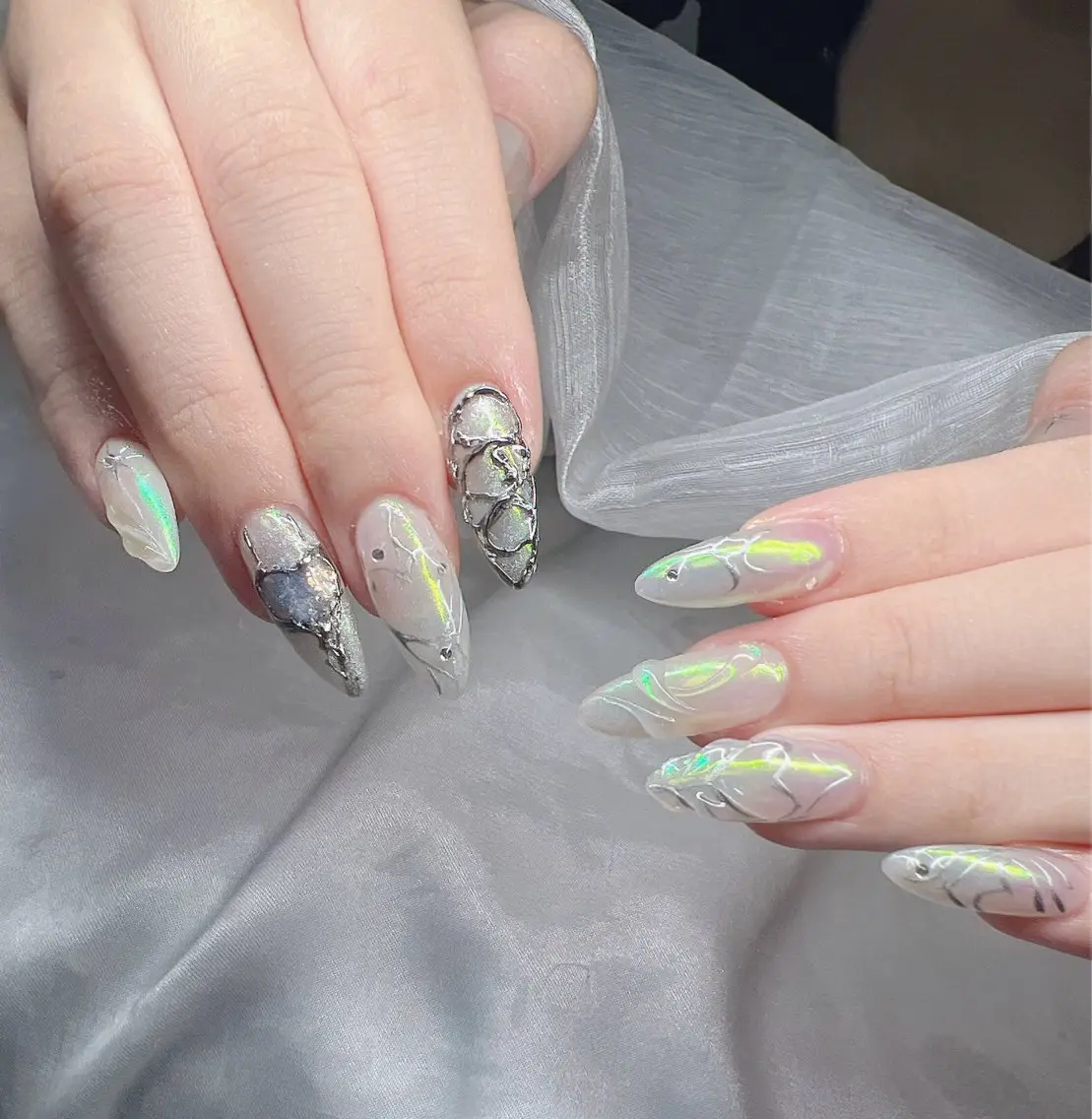 ネイル 長さ出し グラデーション キラキラネイル マグネットネイル ニュアンスネイル ハンドネイル Lee Nailsのネイルデザイン