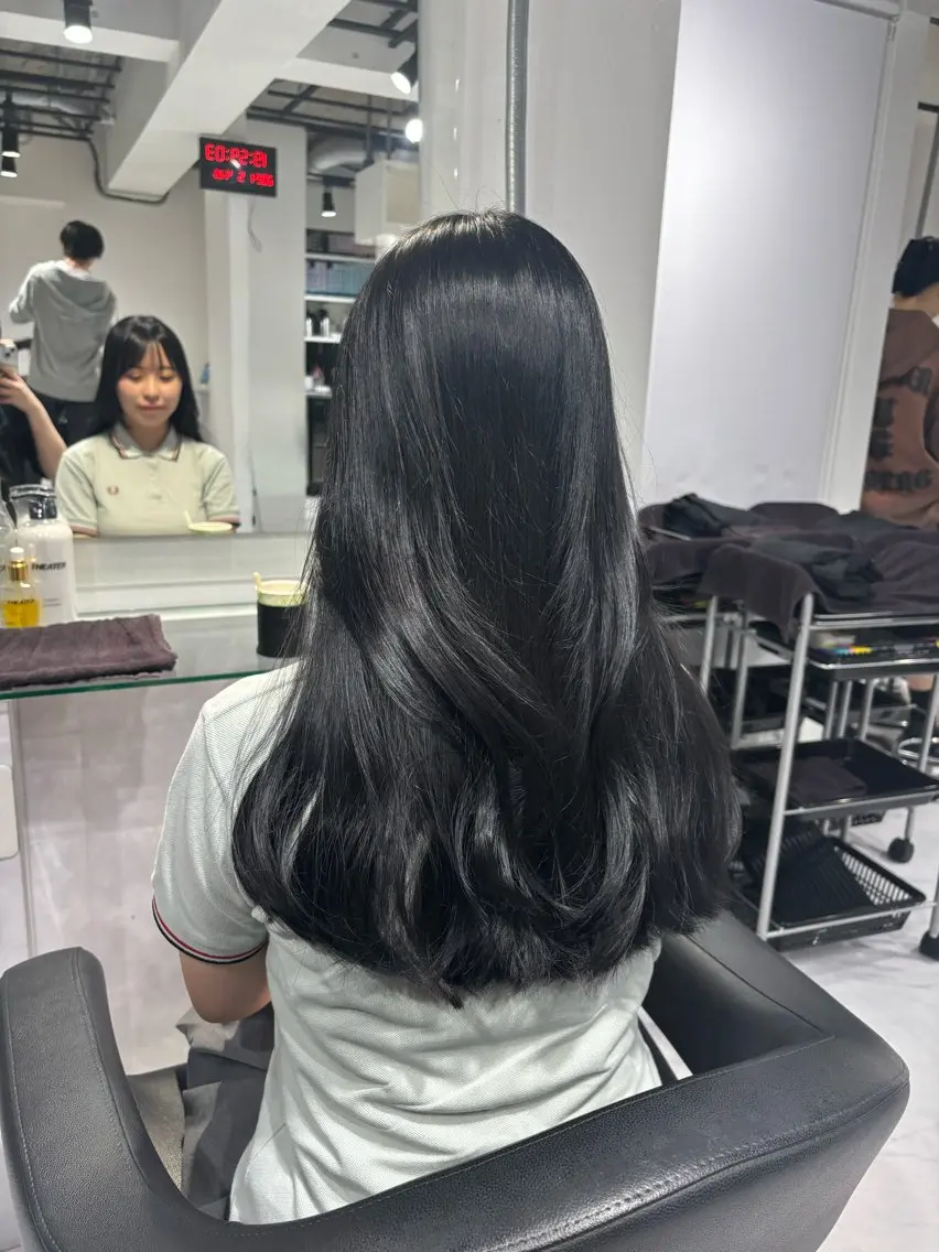 ロング カラー 黒髪 ブルーカラー ブルーブラック ヘアカラー トリートメント ヘッドスパ ヘアセット 表参道♡暗髪♡ 艶カラー♡アユミのヘアスタイル
