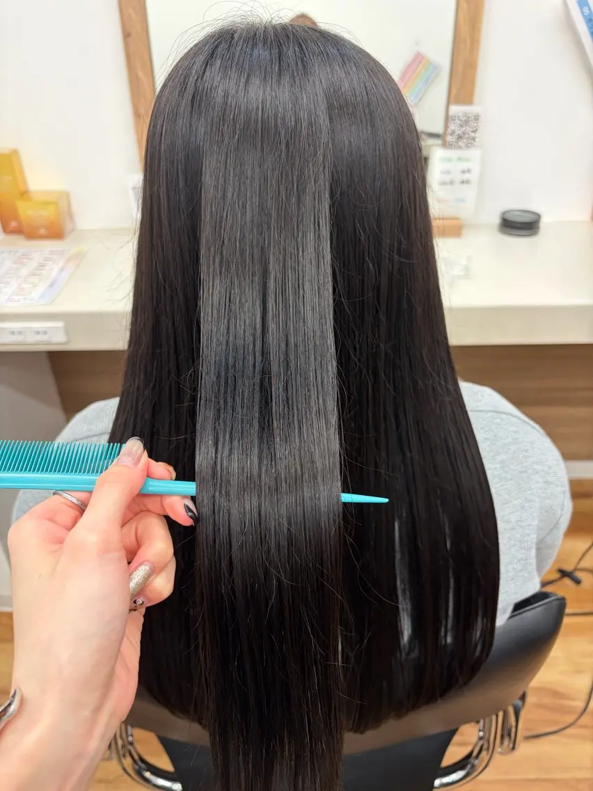 カット＋全体縮毛矯正＋グリッターボンド＋トリートメントの写真