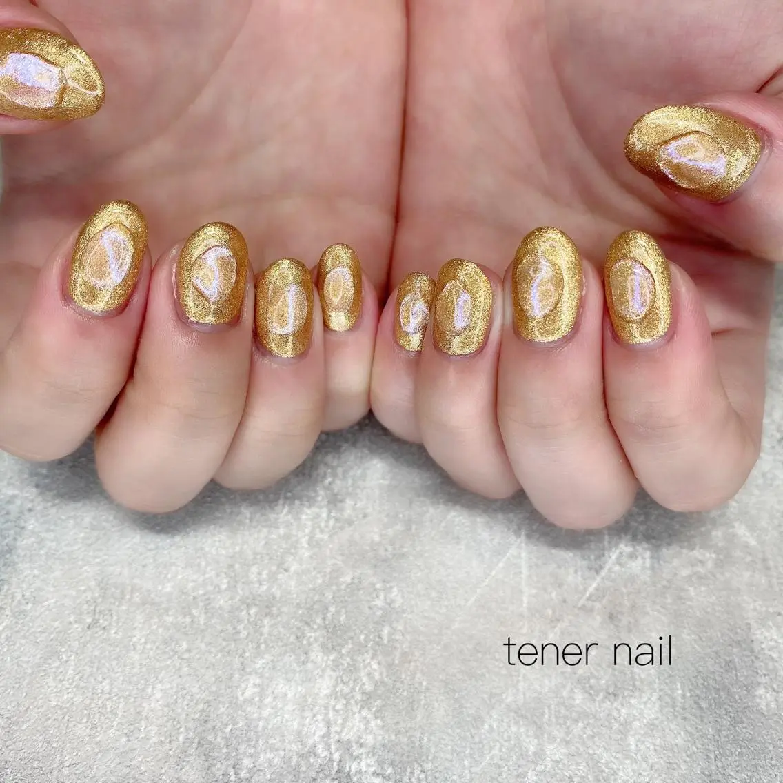ネイル オーロラネイル ゴールド ラメ(グリッター) ぷっくりネイル テネルネイル tener nailのネイルデザイン