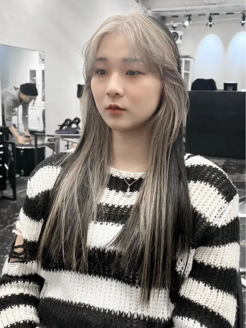 セミロング カラー アッシュ ベージュカラー ブリーチ ブロンド ケアブリーチ カット ヘアカラー トリートメント HARU//原宿🤍 リピート率NO.1のヘアスタイル