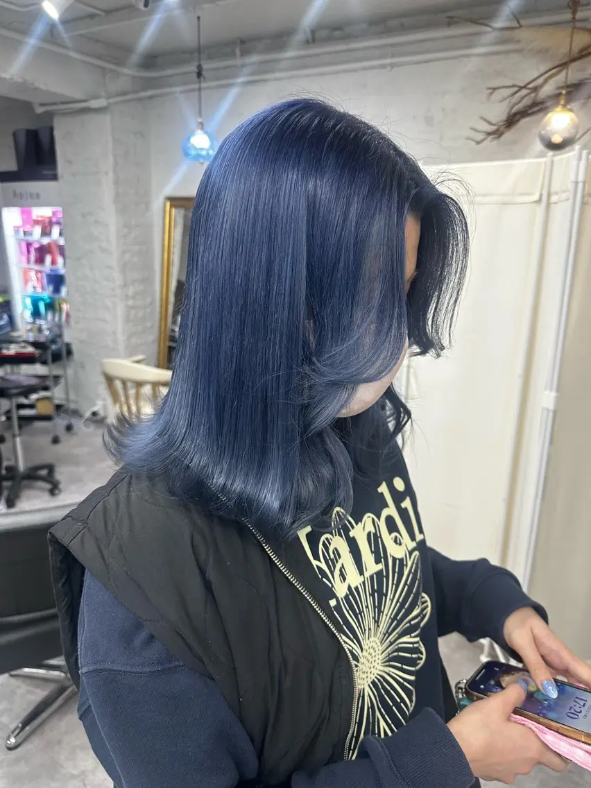 セミロング カット ヘアカラー トリートメント 瀧優華ハイトーン/ 大人レイヤー🩵のヘアスタイル