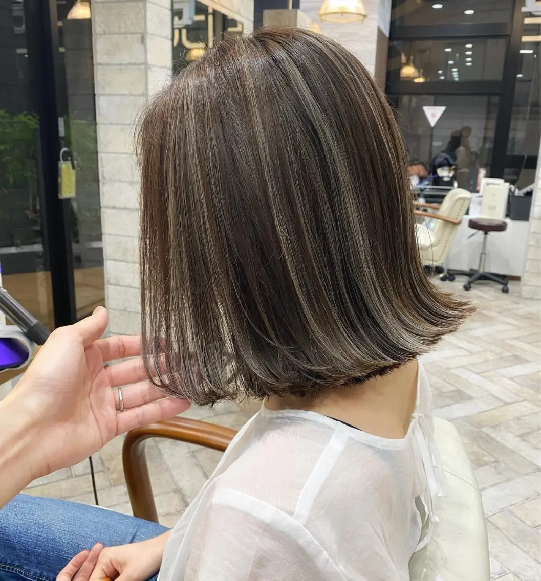 ミディアム カット ヘアカラー ハイライト、レイヤー カット/西梅田/中西のヘアスタイル