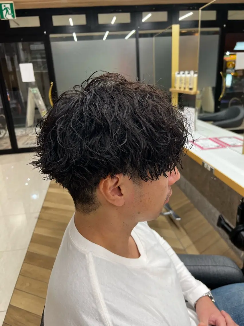 ミディアム パーマ メンズ カット パーマ トリートメント ヘアセット 🏅メンズ特化 ヤマクラ タイキのヘアスタイル