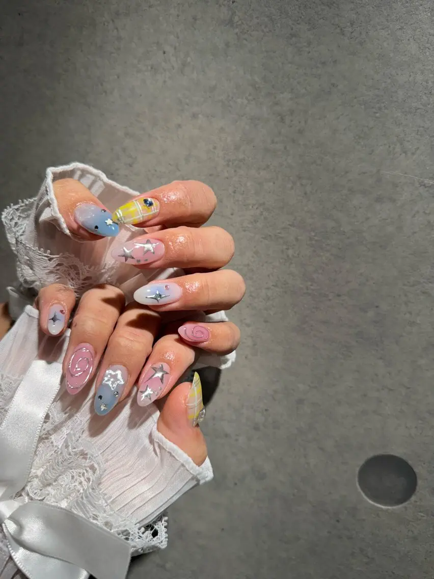 ネイル I-nailロング /ワンホン/キラキラのネイルデザイン