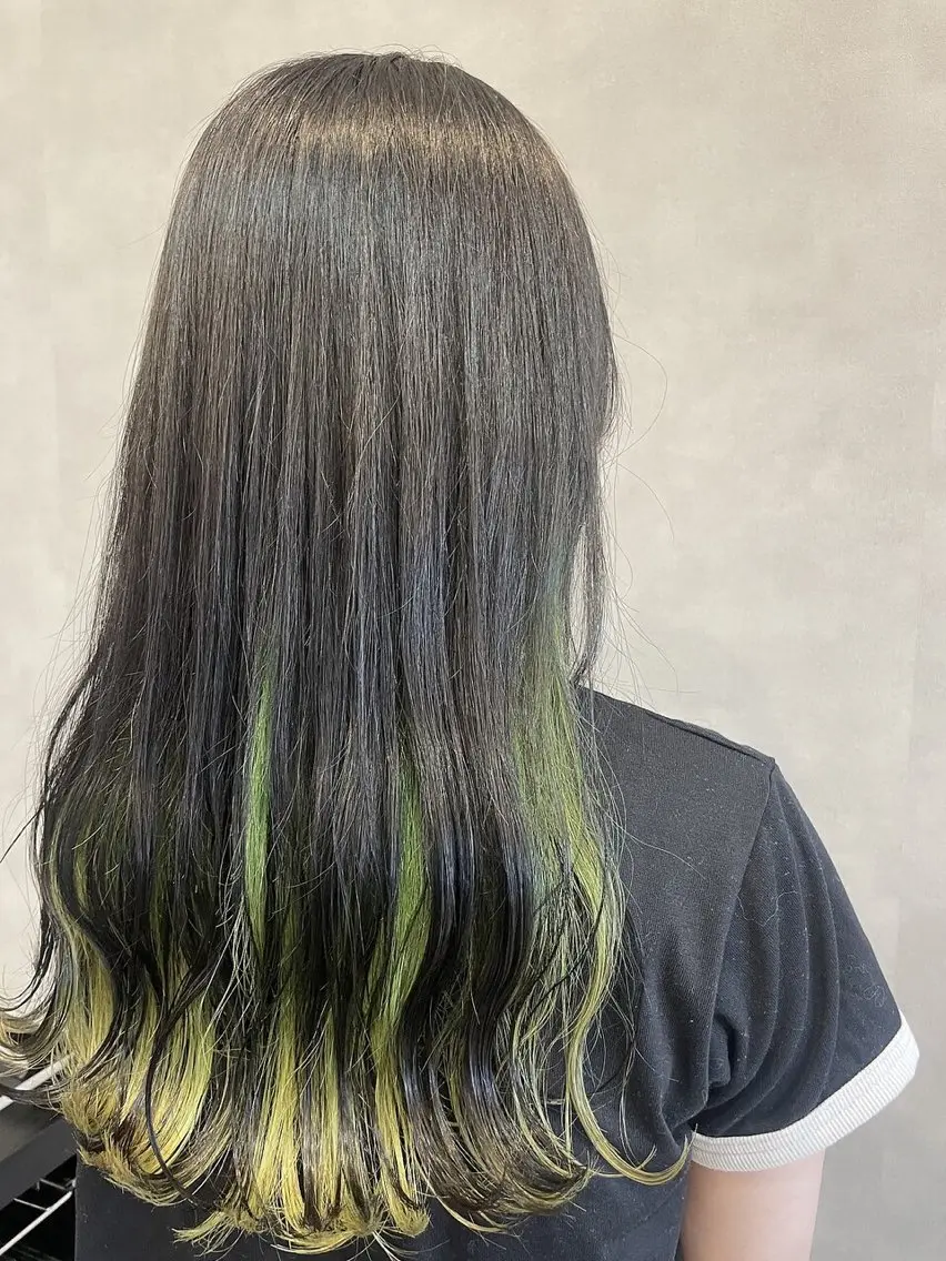 ロング カラー ヘアカラー トリートメント 杉田 実来のヘアスタイル