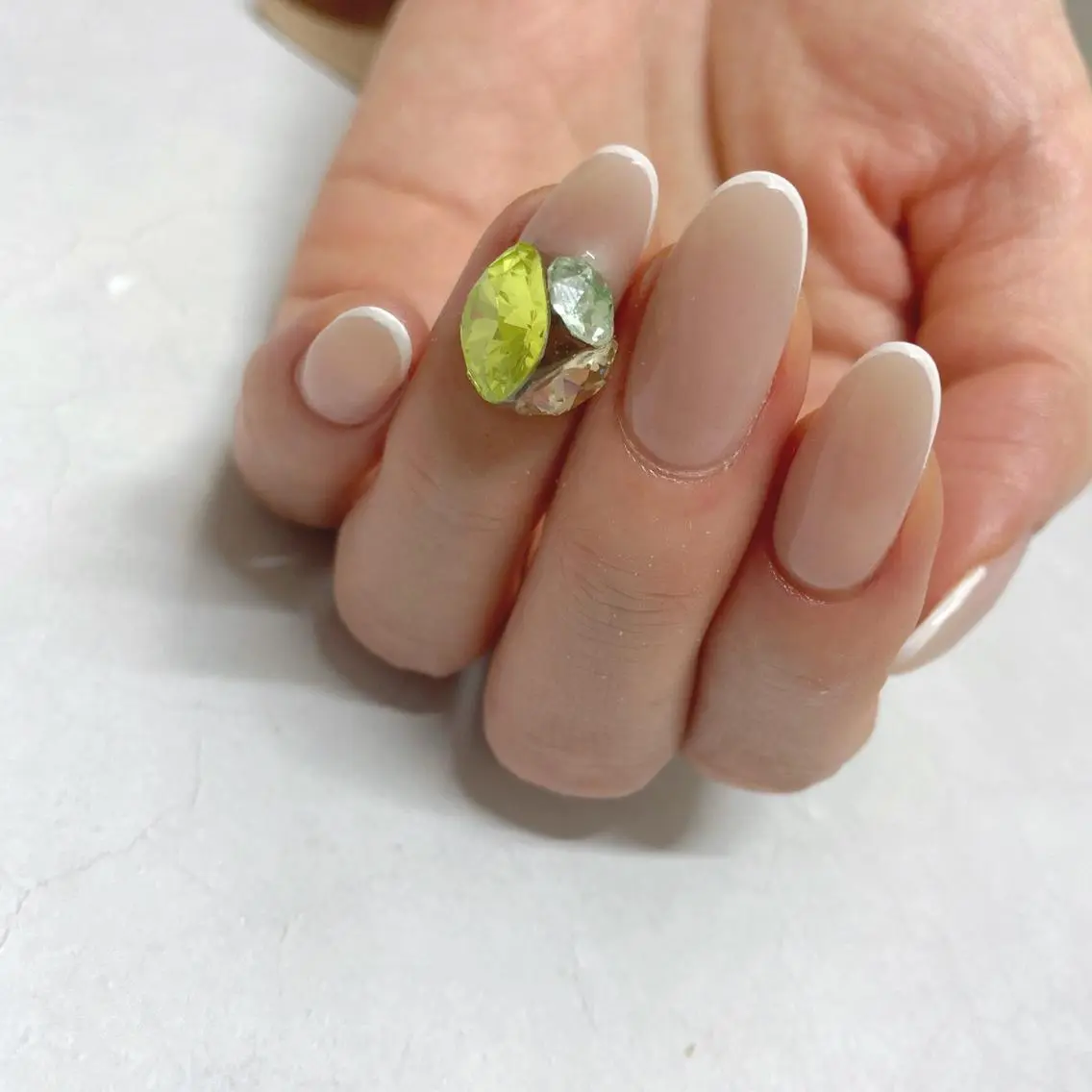 ネイル グリーン シンプルネイル ストーンネイル Faire MIKIのネイルデザイン
