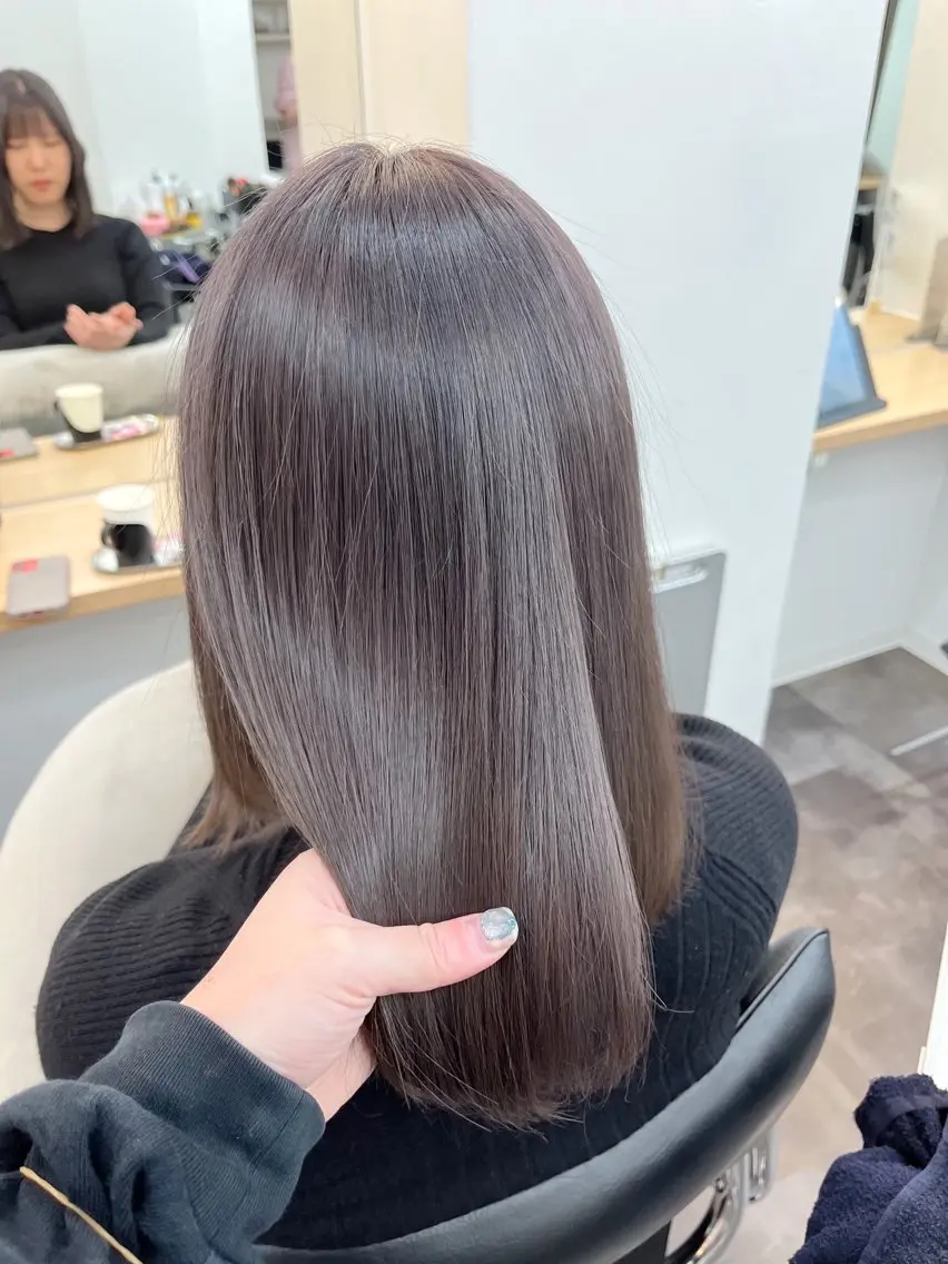 カラー ベージュカラー ブリーチ ラベンダーカラー 髪質改善 mai🐷髪質改善 🖤透ける暗髪🖤のヘアスタイル