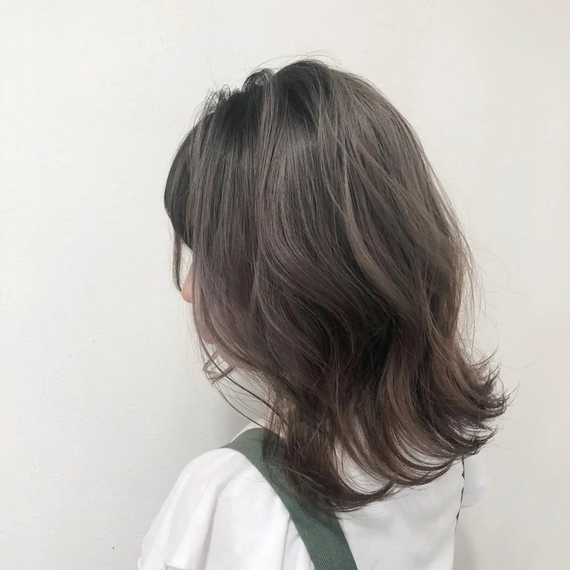 ミディアム カラー バレイヤージュ レイヤーカット 工藤 綾華のヘアスタイル