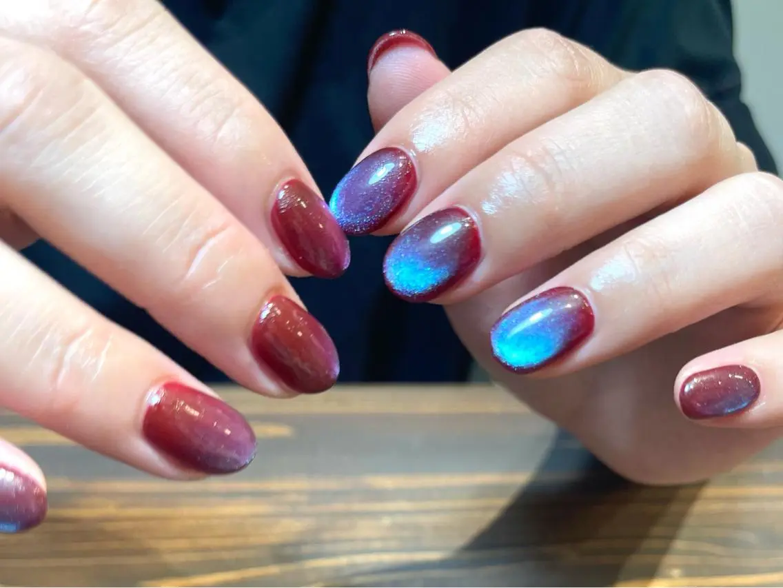 ネイル アートネイル ブルー ボルドー ジェルネイル ニュアンスネイル ハンドネイル kinjo yuaのネイルデザイン