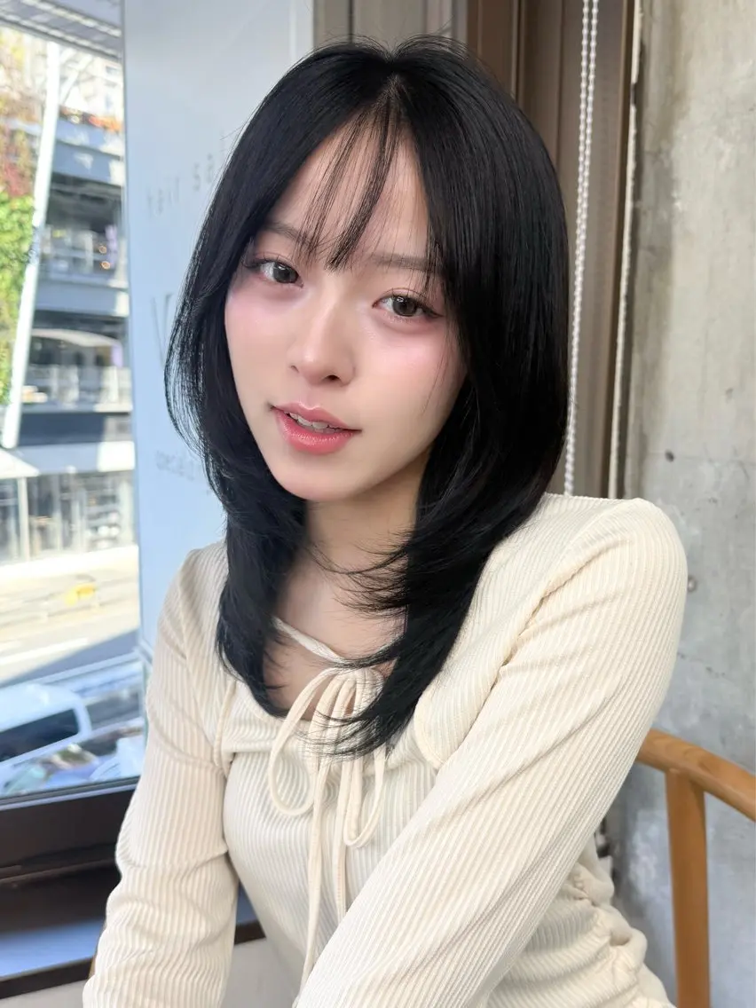 ミディアム カラー 黒髪 ブルーカラー ブルーブラック ハッシュカット 韓国風ヘア カット ヘアカラー トリートメント 🤍レイヤー✖️透明 感/Haruna🤍のヘアスタイル