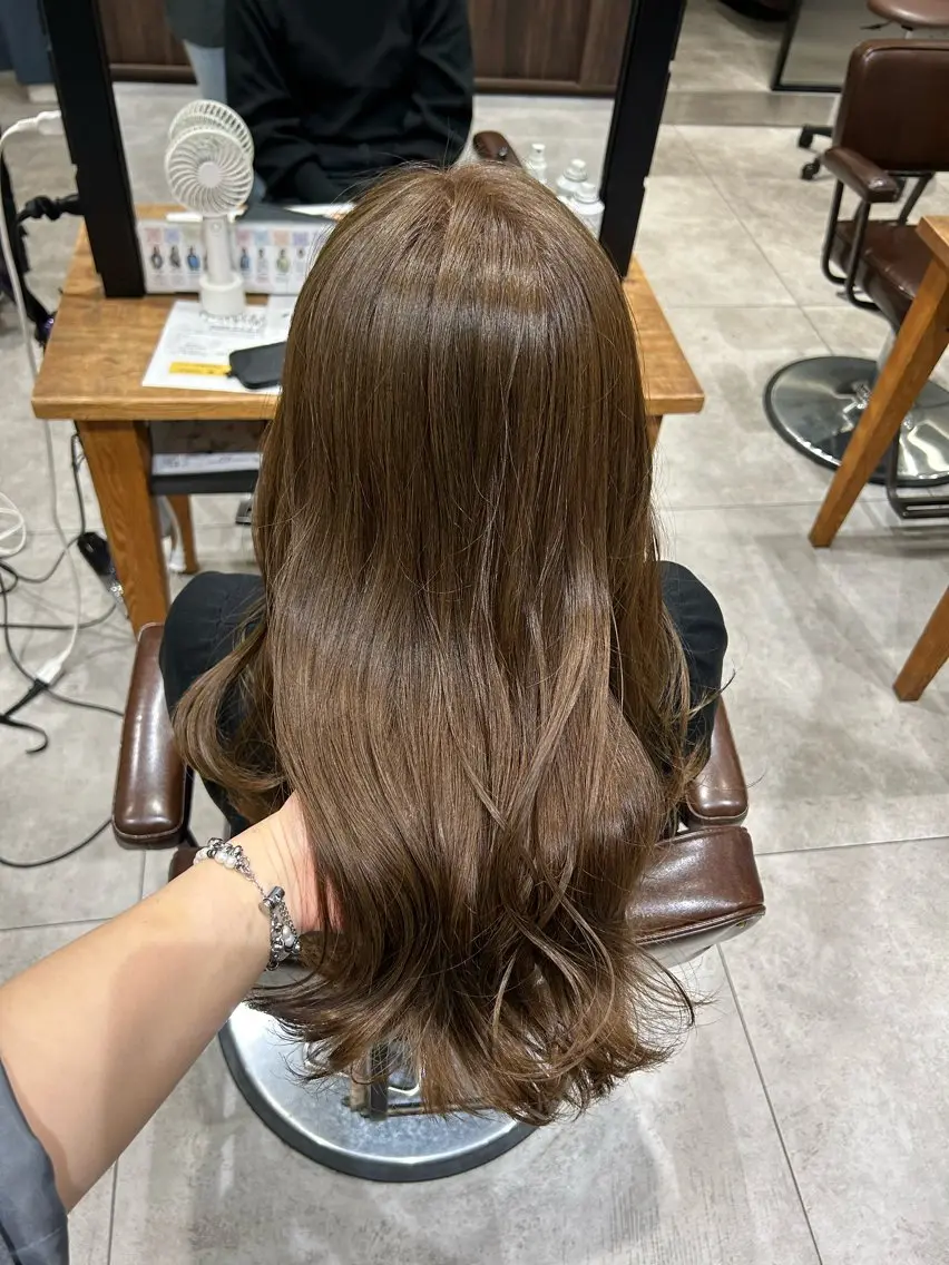 セミロング カラー ベージュカラー オリーブベージュ/ ブリーチなし透明感のヘアスタイル