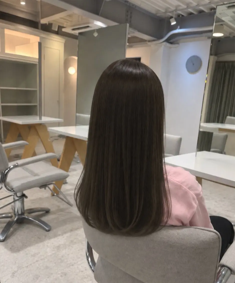 セミロング 髪質改善 カット ヘアカラー 安田 妃良のヘアスタイル