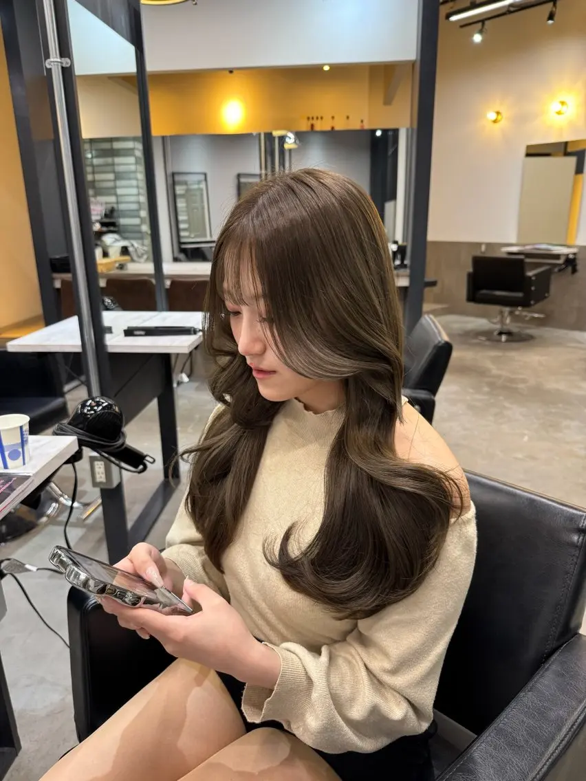 ロング カラー カット ヘアカラー 韓国ヘア🇰🇷 YUKINAのヘアスタイル