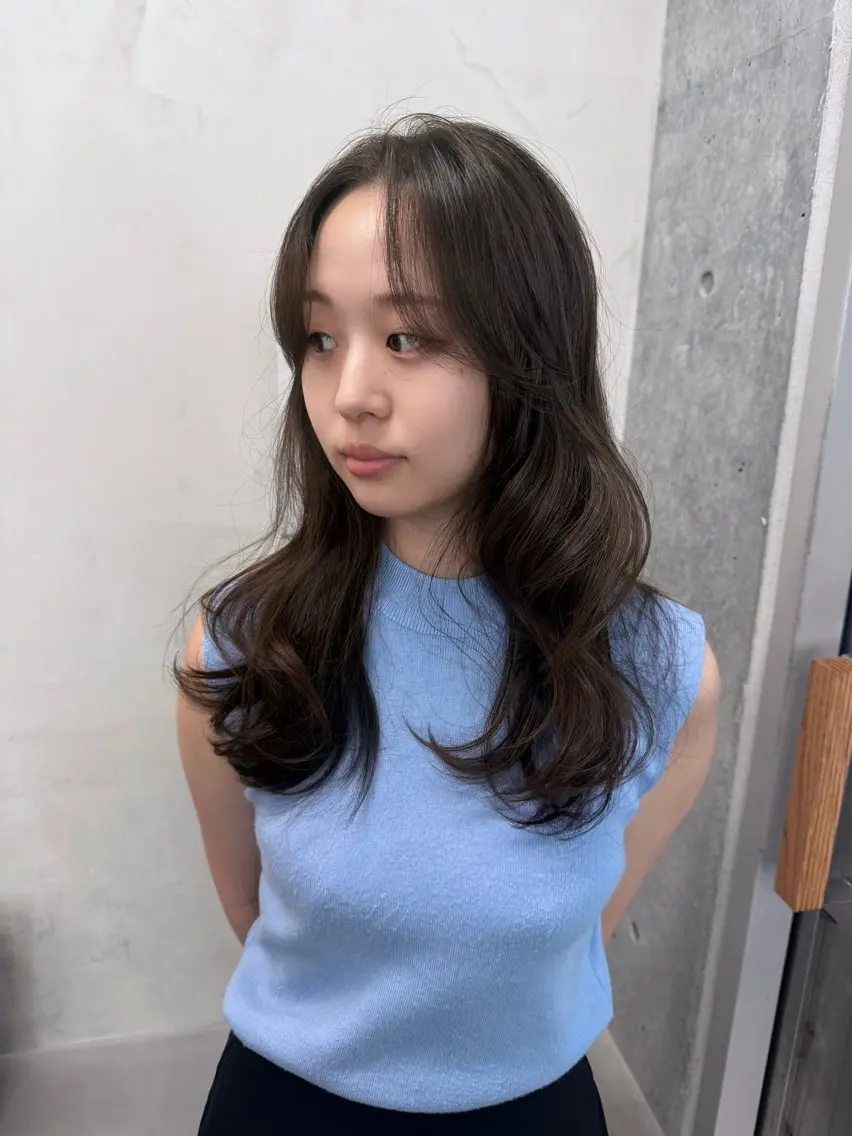 ロング カラー ロングレイヤー アッシュ ベージュカラー ブリーチ 透明感カラー カット ヘアカラー トリートメント 誰より丁寧なカット/ 小林輝/レイヤーのヘアスタイル