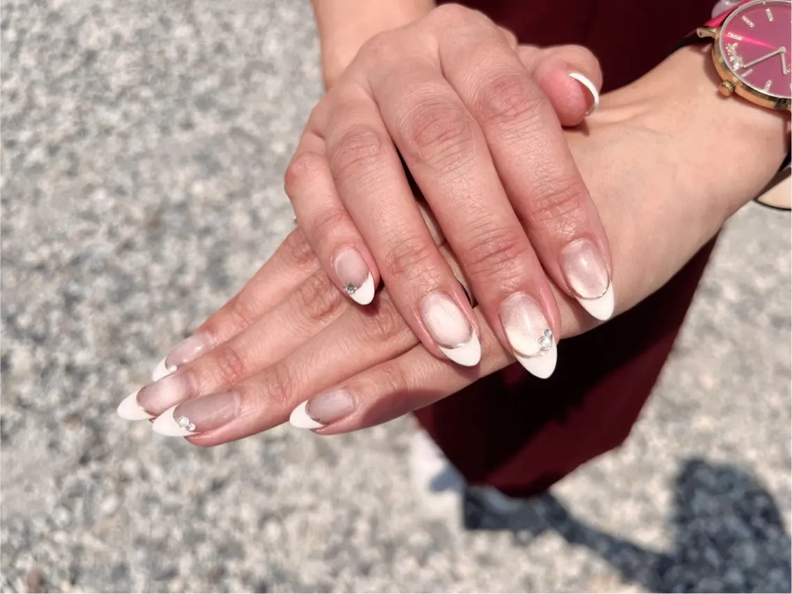 ネイル フレンチネイル ゴールド マグネットネイル ミラーネイル ek.nail⭐︎ kanaのネイルデザイン