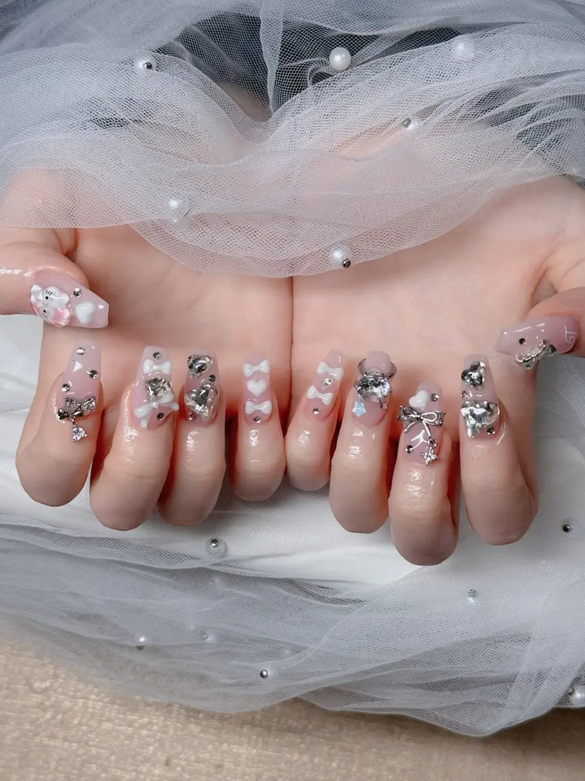 ネイル オーロラネイル フレンチネイル ジェルネイル ハロウィン キラキラネイル ハンドネイル H.baby Nail Salonのネイルデザイン