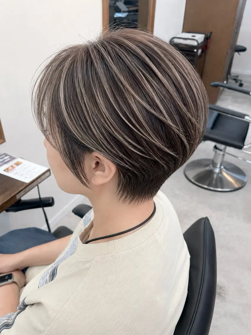 カット＋白髪ぼかしハイライトカラーの写真