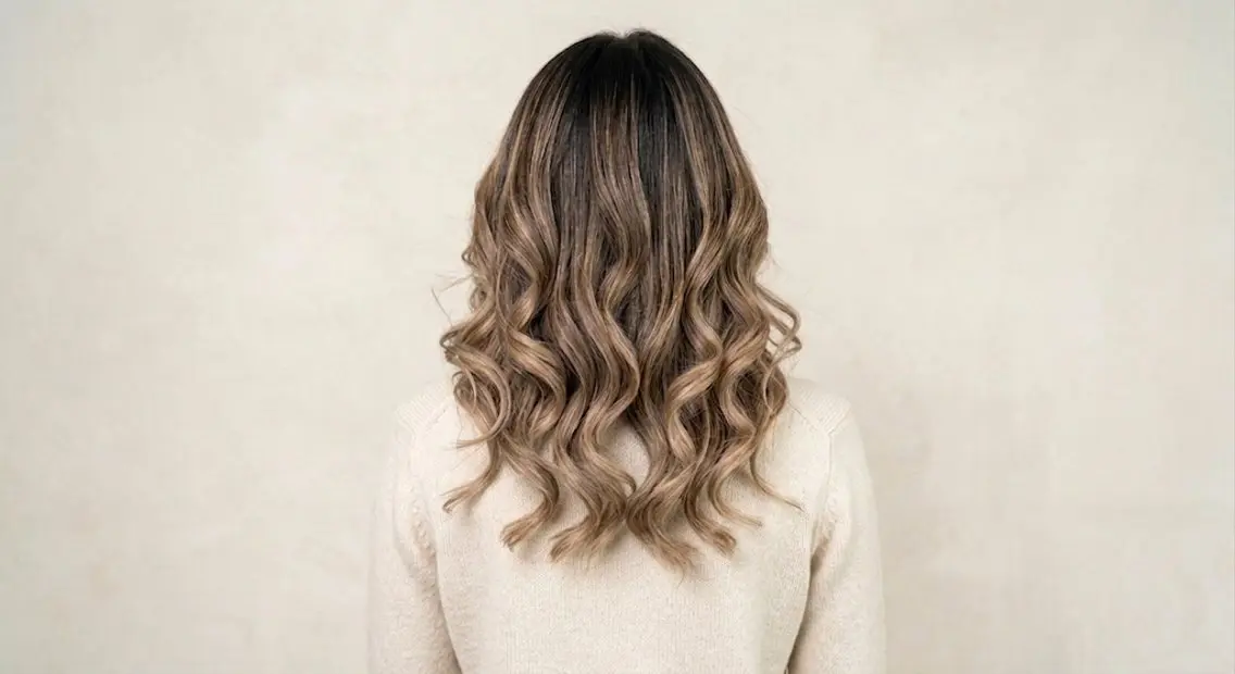 ロング カラー バレイヤージュ デザインカラー レイヤーカット alotta 可児のヘアスタイル