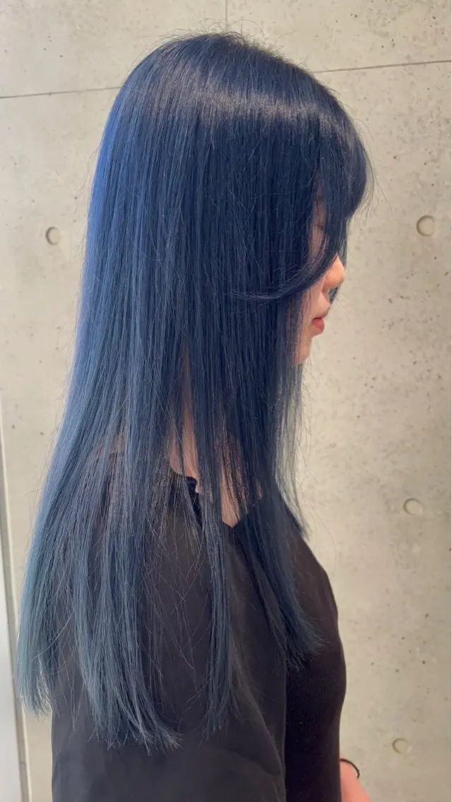 ロング カラー ブルーカラー ハイトーンカラー ネイビーカラー ロング カット ヘアカラー トリートメント カットカラーモデル /募集中🩵かれんのヘアスタイル