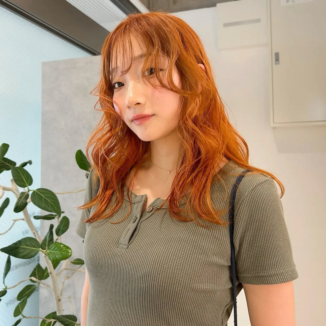 ロング カラー ブリーチ ケアブリーチ ハイトーンカラー オレンジ 顔まわりレイヤー カット ヘアカラー トリートメント ダブルカラー,透け カラーHINARIのヘアスタイル