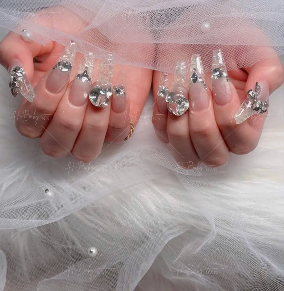 ネイル オーロラネイル フレンチネイル ジェルネイル ハロウィン キラキラネイル H.baby Nail Salonのネイルデザイン