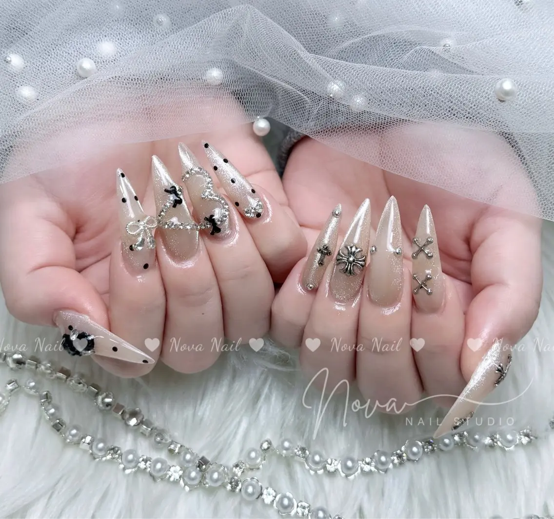 ネイル ジェルネイル 韓国ネイル マグネットネイル 持ち込み オフィスネイル ハンドネイル ハンドケア Kitty Nail Novaのネイルデザイン