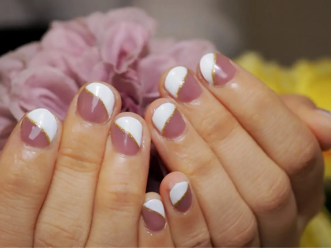 ネイル フレンチネイル 斜めフレンチ ハンドネイル Mako 💅🏻♡のネイルデザイン