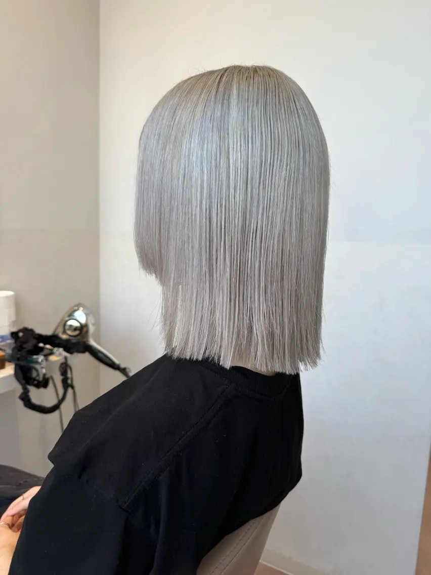 ミディアム カラー シルバー ホワイトシルバー 🍇おぐら めぐみ🍇のヘアスタイル