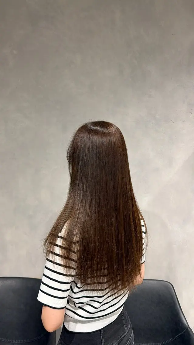 カラー ベージュカラー 透明感カラー ミルクティーベージュ 縮毛矯正 ヘアカラー トリートメント 井野 彩加のヘアスタイル