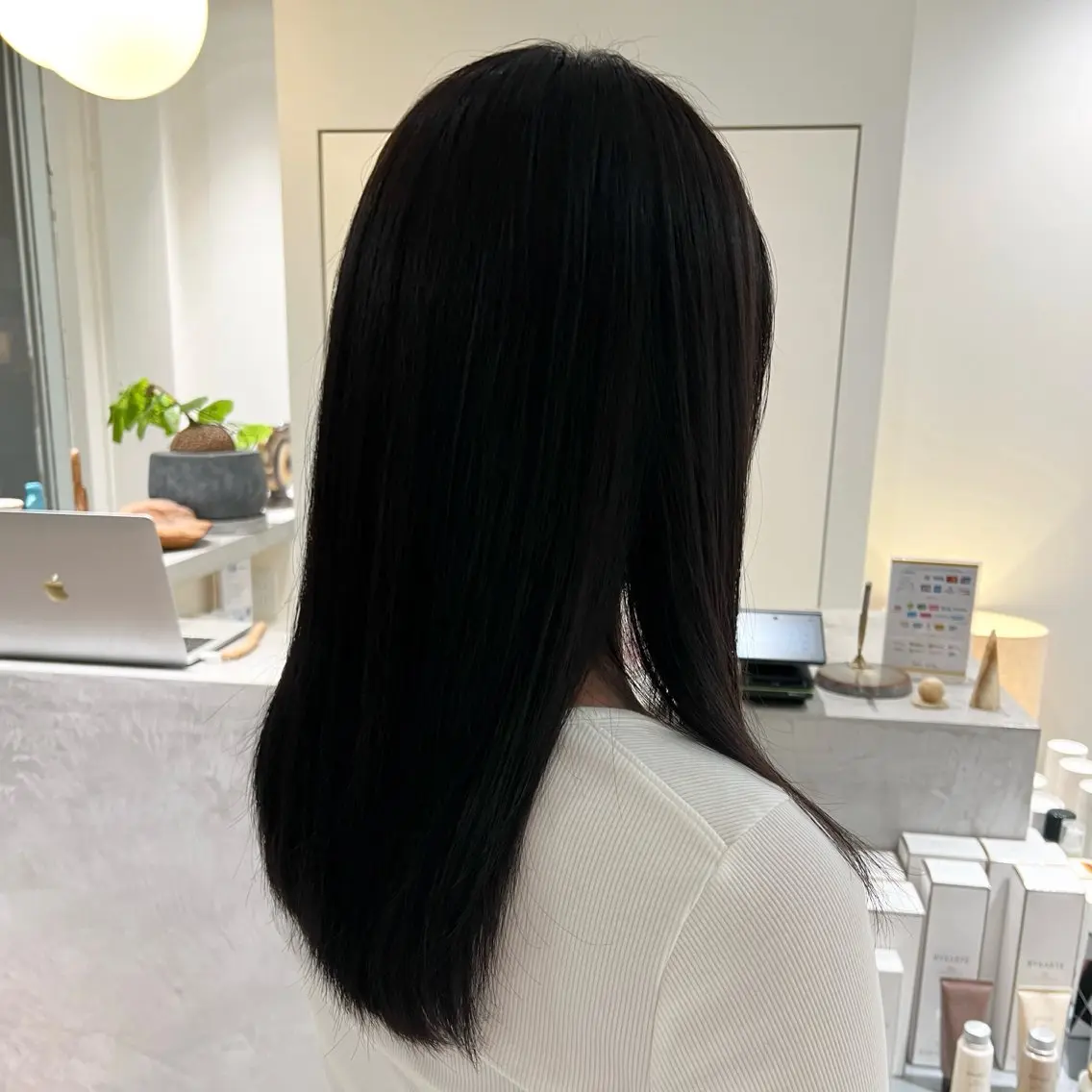 ロング カラー ヘアカラー 周東 芽依のヘアスタイル