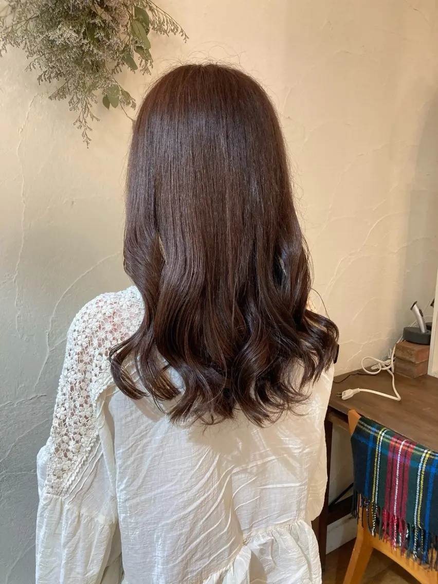 セミロング カラー ブラウンカラー ラベンダーカラー ラベンダーブラウン 靏 美咲のヘアスタイル
