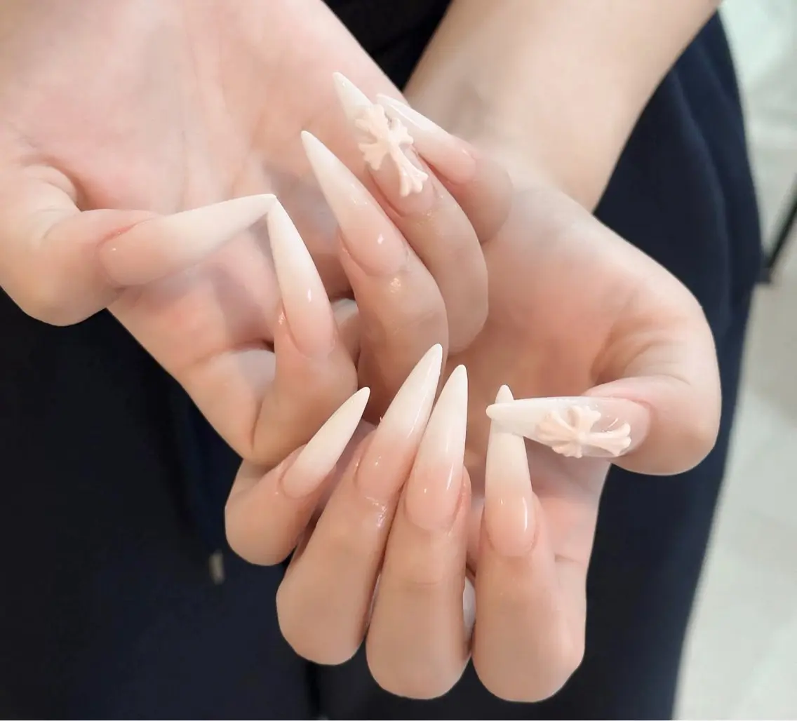 ネイル チークネイル ドット フットネイル フレンチネイル グラデーション ハンドネイル ハンドケア Nihonthy Nail 新宿のネイルデザイン
